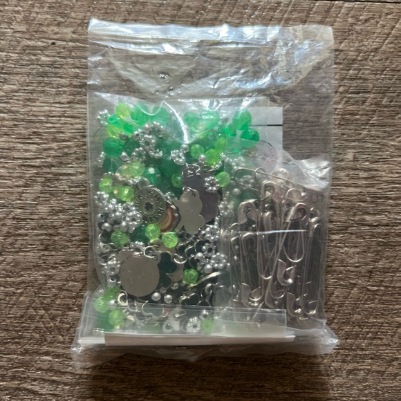 Girl Scout SWAP kits - fairy dust and unopened Irish leprechaun & shamrock pins - Picture 5 of 7